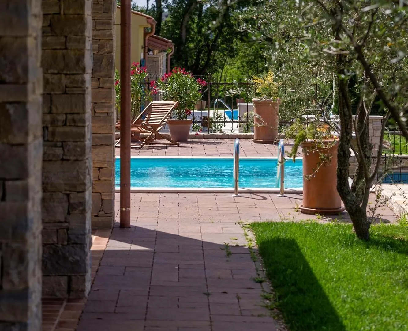 Villa Parona With Private Pool Vilanija