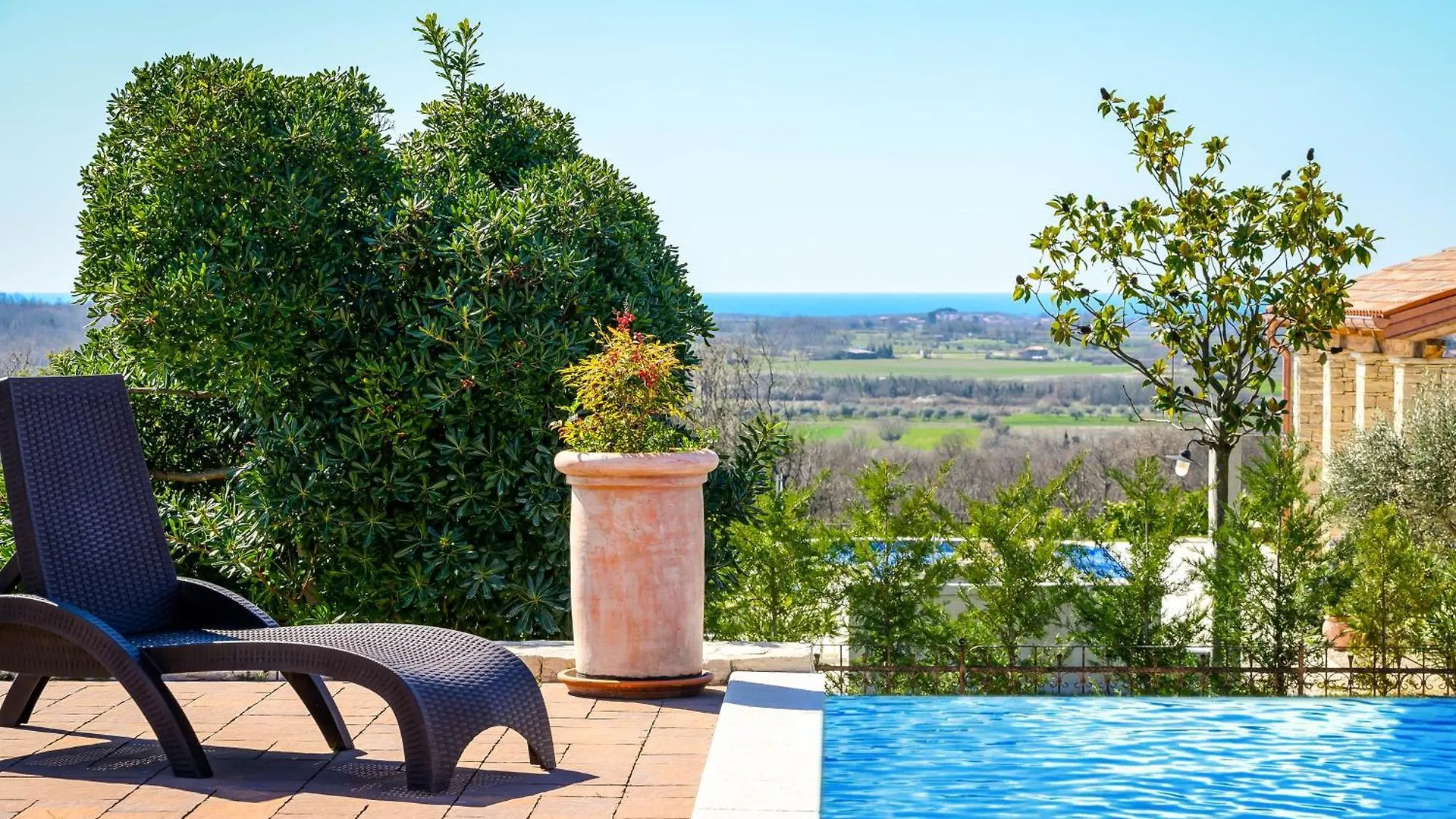 Villa Parona With Private Pool Vilanija
